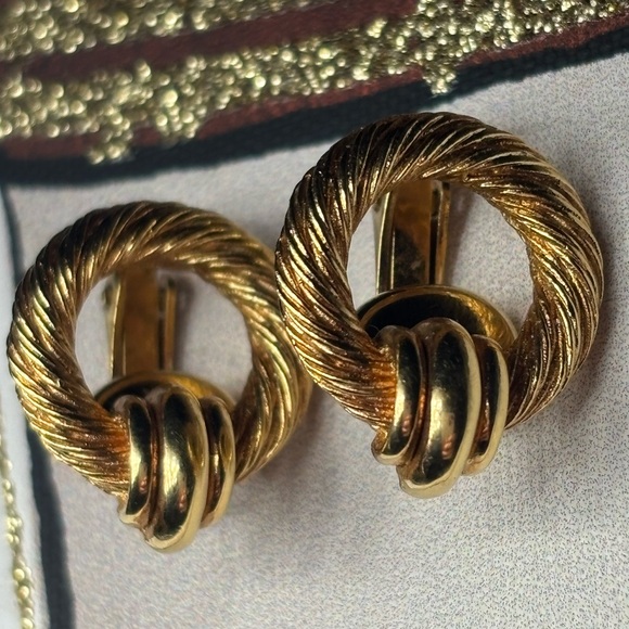 VINTAGE CHRISTIAN DIOR CLIP-ON EARRINGS - Picture 4 of 16